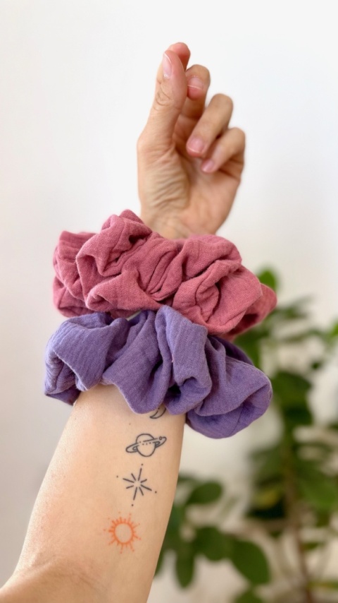 scrunchie lawenda zbliżenie